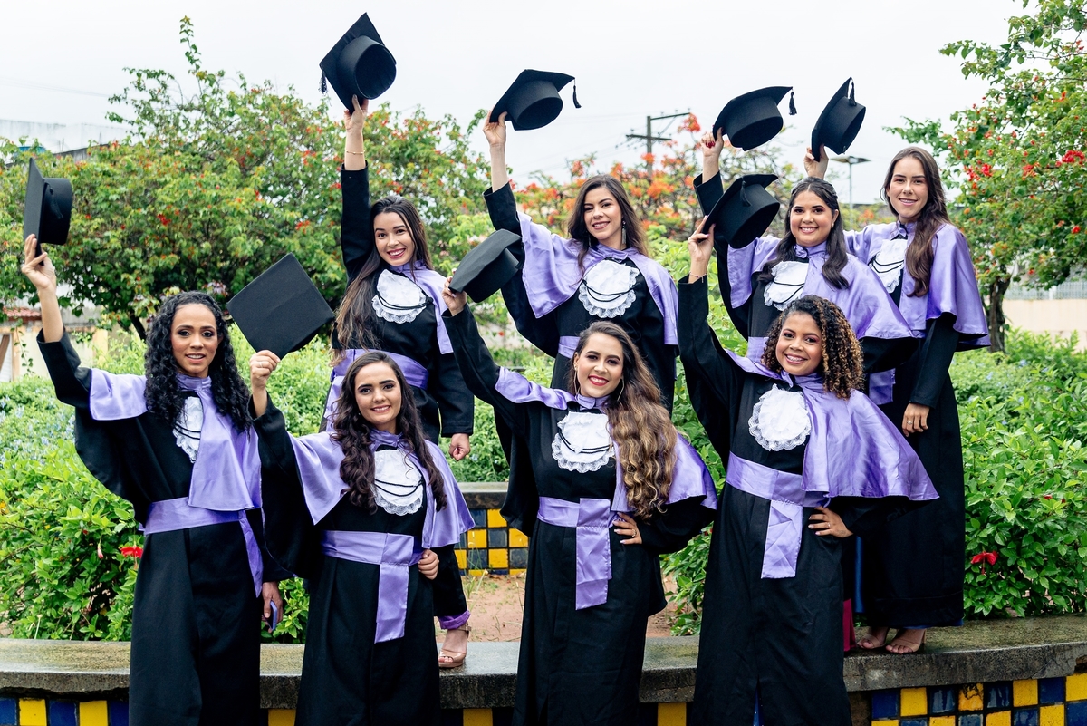 #Formatura
#Formando
#Conquista
#Graduação
#Orgulho
#Felicidade
#Celebração
#Sucesso
#Realização
#MomentoEspecial
#VidaAcadêmica
#Memórias
#AmigosDeFaculdade
#Despedida
#MetasCumpridas
#NovaEtapa
#SonhosRealizados
#Gratidão
#AlmaMater
#JornadaAcadêmica