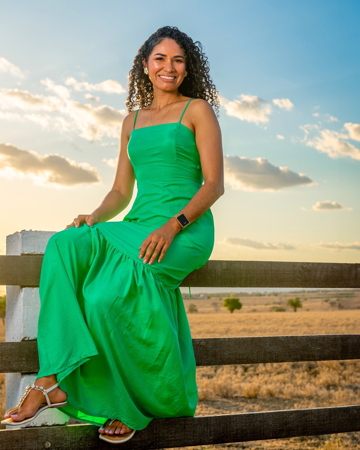 Ensaio feminino ao ar livre, fotos no por do sol