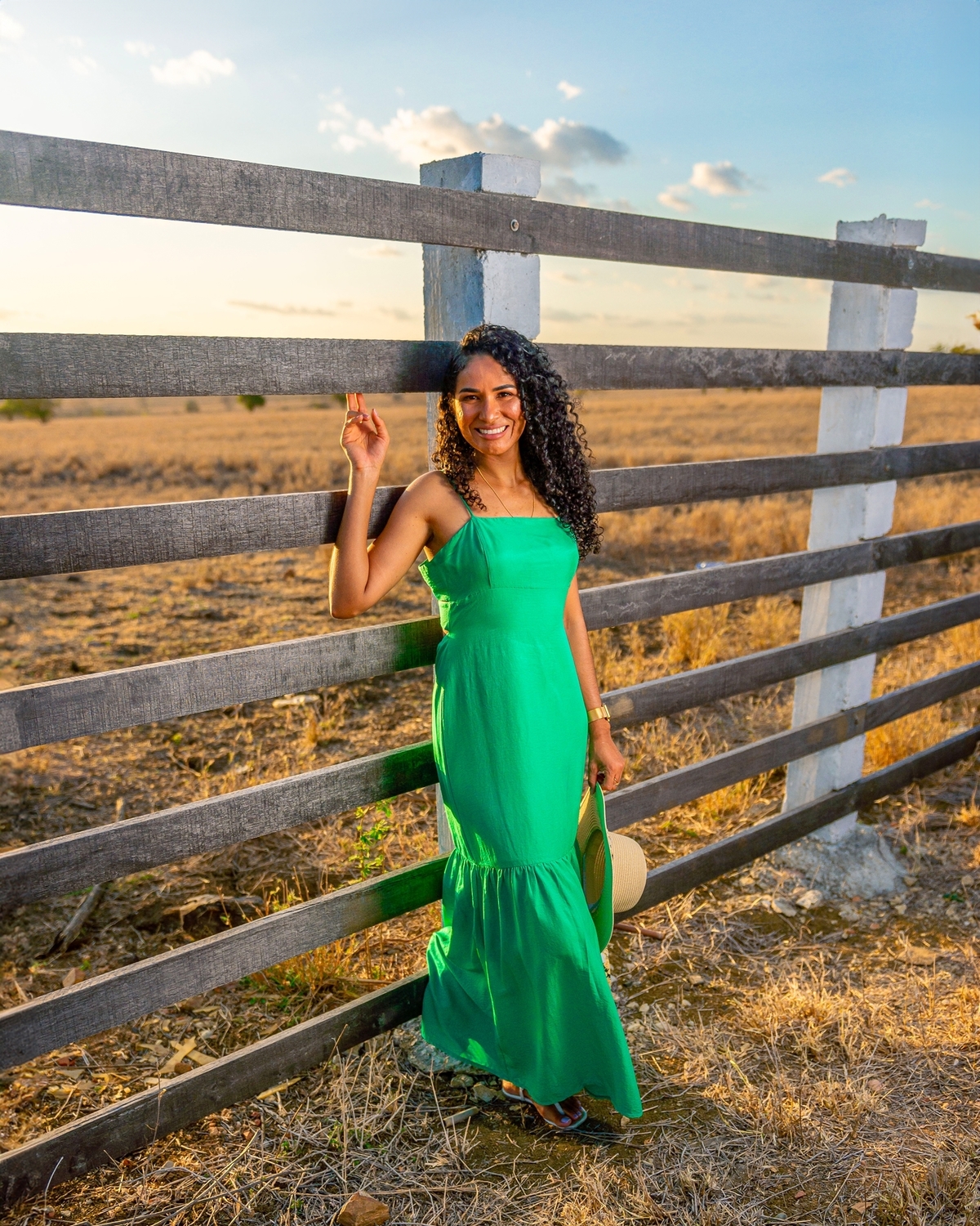 Ensaio feminino ao ar livre, fotos no por do sol