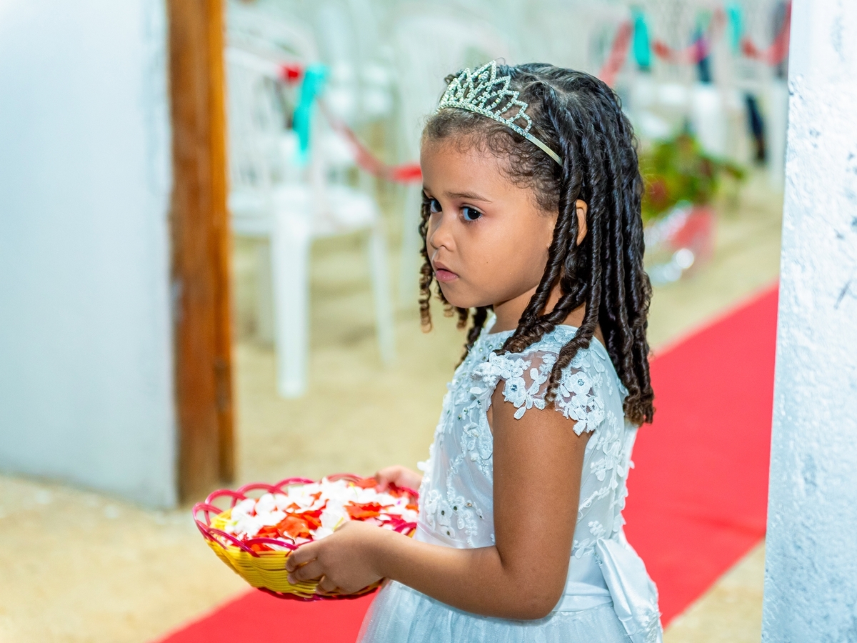  Sob a luz dourada do entardecer, celebramos não apenas um momento, mas uma jornada de amor e compromisso eterno. Esta imagem captura a essência da nossa união, onde cada olhar trocado é um testemunho da nossa conexão profunda e duradoura. Como CEO do nos