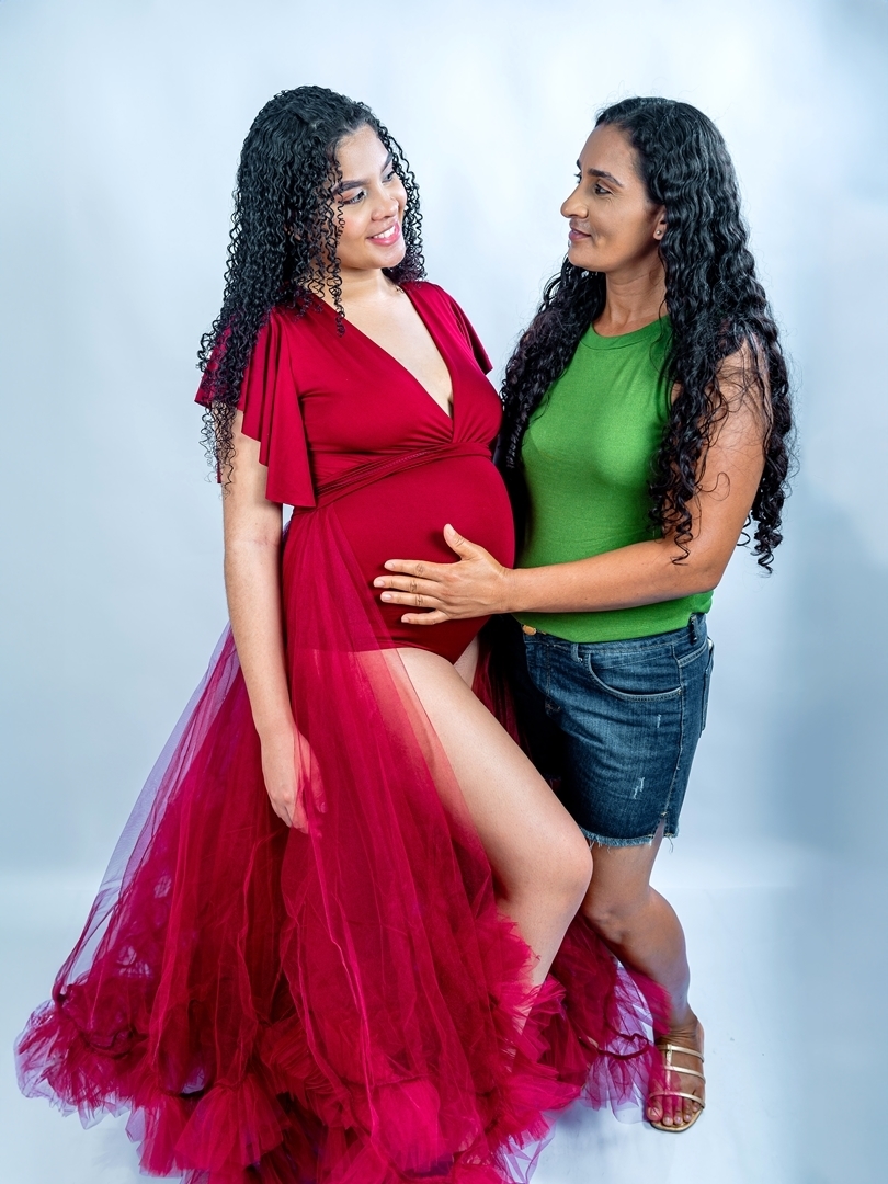 #EnsaioGestante #Maternidade #AmorMaterno #Barriguda #Gravidez #FotografiaGestante #MomentoMágico #Expectativa #Família #FuturoPapai #FuturaMamãe #AmorIncondicional #BebêàCaminho #VidaNova #Emoção #Vínculo #BarrigaDeGrávida #AmorEmGestação #EnsaioFotográf