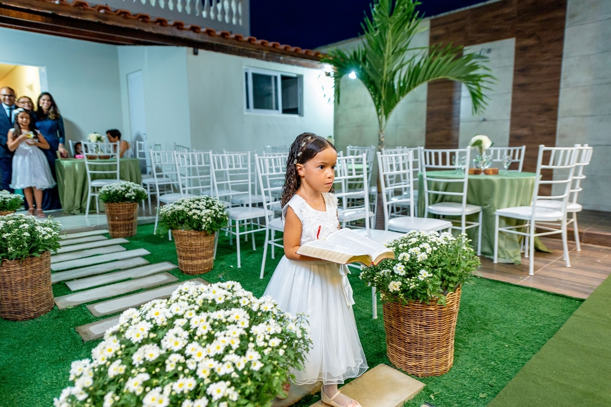 #Casamento #CasamentoDosSonhos #Noiva #Noivo #Amor #Felicidade #Cerimônia #Celebração #CasamentoPerfeito #VestidoDeNoiva #TernoDoNoivo #Aliança #AmorEterno #Casal #Família #UniãodeAlmas #MomentoMágico #JuntosParaSempre #FestaDeCasamento #CasamentoRomântic