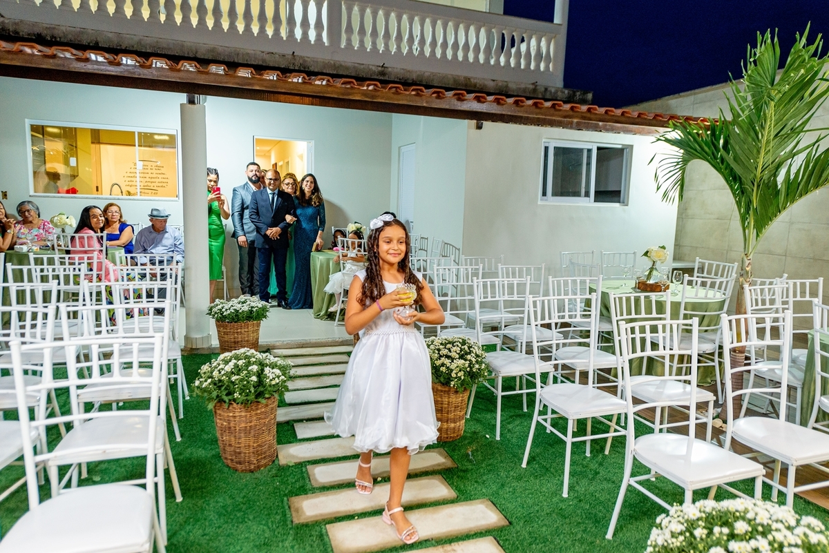 #Casamento #CasamentoDosSonhos #Noiva #Noivo #Amor #Felicidade #Cerimônia #Celebração #CasamentoPerfeito #VestidoDeNoiva #TernoDoNoivo #Aliança #AmorEterno #Casal #Família #UniãodeAlmas #MomentoMágico #JuntosParaSempre #FestaDeCasamento #CasamentoRomântic