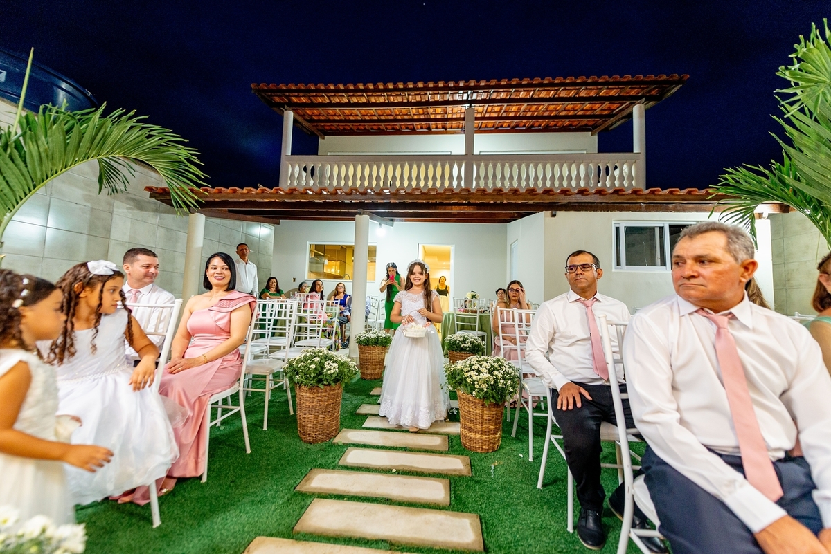 #Casamento #CasamentoDosSonhos #Noiva #Noivo #Amor #Felicidade #Cerimônia #Celebração #CasamentoPerfeito #VestidoDeNoiva #TernoDoNoivo #Aliança #AmorEterno #Casal #Família #UniãodeAlmas #MomentoMágico #JuntosParaSempre #FestaDeCasamento #CasamentoRomântic
