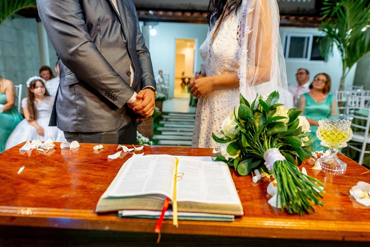 #Casamento #CasamentoDosSonhos #Noiva #Noivo #Amor #Felicidade #Cerimônia #Celebração #CasamentoPerfeito #VestidoDeNoiva #TernoDoNoivo #Aliança #AmorEterno #Casal #Família #UniãodeAlmas #MomentoMágico #JuntosParaSempre #FestaDeCasamento #CasamentoRomântic