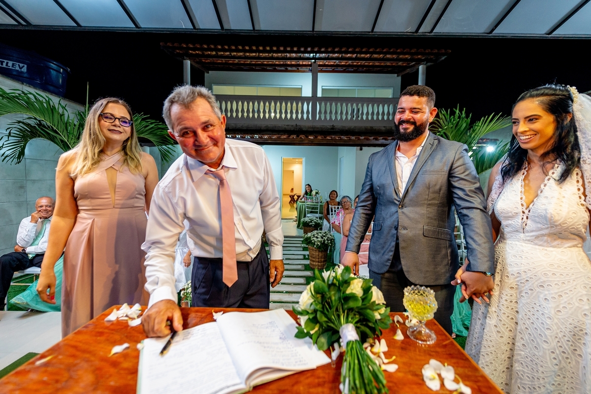 #Casamento #CasamentoDosSonhos #Noiva #Noivo #Amor #Felicidade #Cerimônia #Celebração #CasamentoPerfeito #VestidoDeNoiva #TernoDoNoivo #Aliança #AmorEterno #Casal #Família #UniãodeAlmas #MomentoMágico #JuntosParaSempre #FestaDeCasamento #CasamentoRomântic