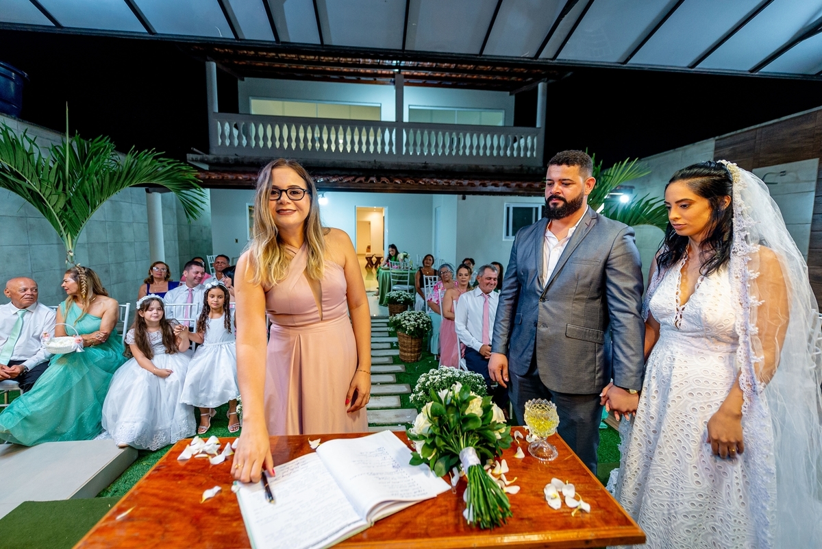 #Casamento #CasamentoDosSonhos #Noiva #Noivo #Amor #Felicidade #Cerimônia #Celebração #CasamentoPerfeito #VestidoDeNoiva #TernoDoNoivo #Aliança #AmorEterno #Casal #Família #UniãodeAlmas #MomentoMágico #JuntosParaSempre #FestaDeCasamento #CasamentoRomântic