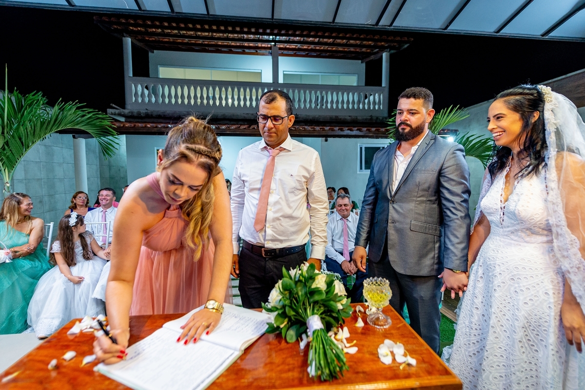 #Casamento #CasamentoDosSonhos #Noiva #Noivo #Amor #Felicidade #Cerimônia #Celebração #CasamentoPerfeito #VestidoDeNoiva #TernoDoNoivo #Aliança #AmorEterno #Casal #Família #UniãodeAlmas #MomentoMágico #JuntosParaSempre #FestaDeCasamento #CasamentoRomântic