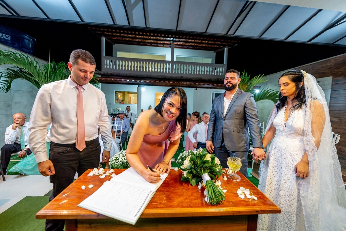 #Casamento #CasamentoDosSonhos #Noiva #Noivo #Amor #Felicidade #Cerimônia #Celebração #CasamentoPerfeito #VestidoDeNoiva #TernoDoNoivo #Aliança #AmorEterno #Casal #Família #UniãodeAlmas #MomentoMágico #JuntosParaSempre #FestaDeCasamento #CasamentoRomântic