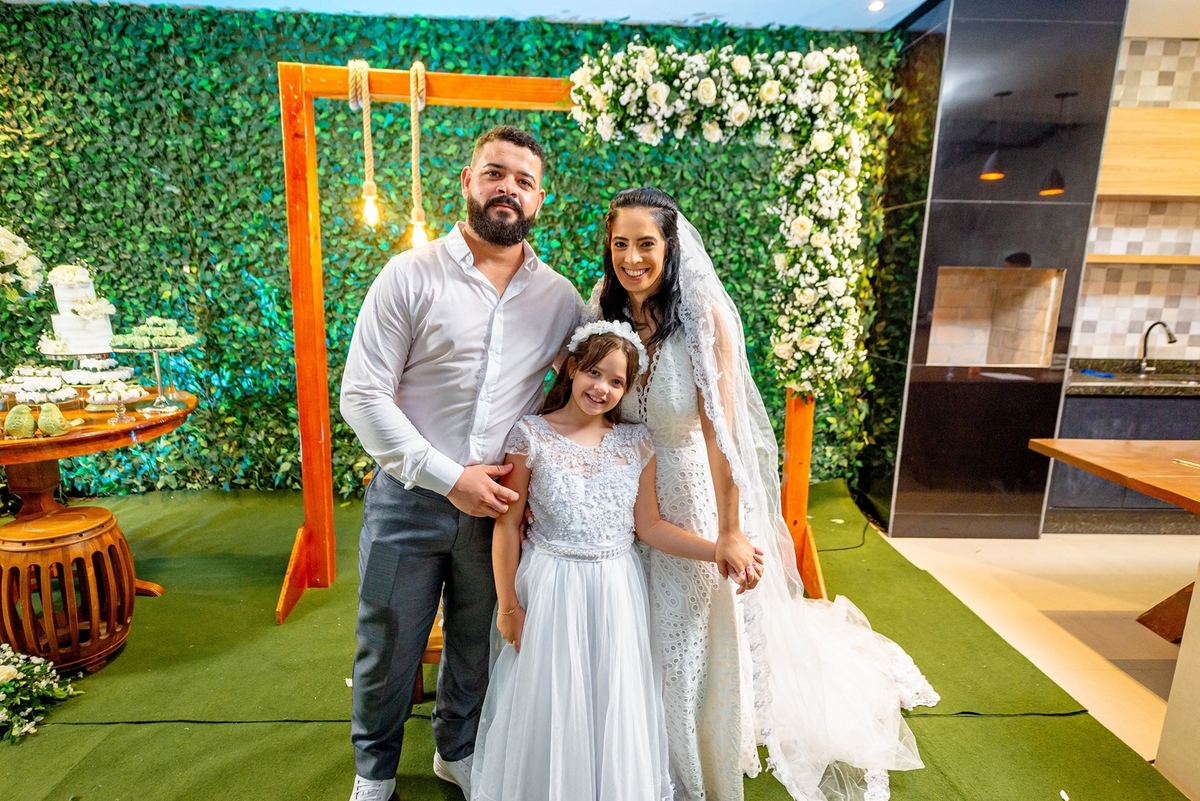 #Casamento #CasamentoDosSonhos #Noiva #Noivo #Amor #Felicidade #Cerimônia #Celebração #CasamentoPerfeito #VestidoDeNoiva #TernoDoNoivo #Aliança #AmorEterno #Casal #Família #UniãodeAlmas #MomentoMágico #JuntosParaSempre #FestaDeCasamento #CasamentoRomântic