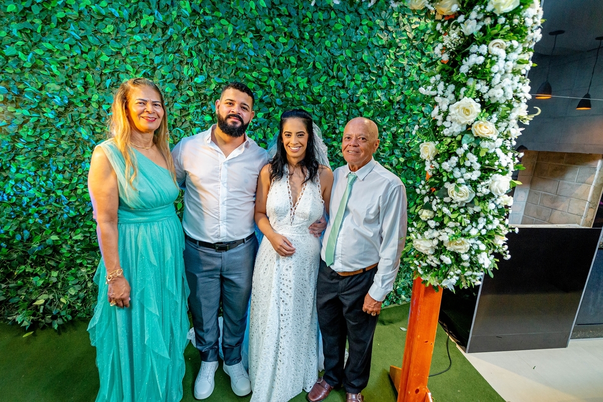 #Casamento #CasamentoDosSonhos #Noiva #Noivo #Amor #Felicidade #Cerimônia #Celebração #CasamentoPerfeito #VestidoDeNoiva #TernoDoNoivo #Aliança #AmorEterno #Casal #Família #UniãodeAlmas #MomentoMágico #JuntosParaSempre #FestaDeCasamento #CasamentoRomântic