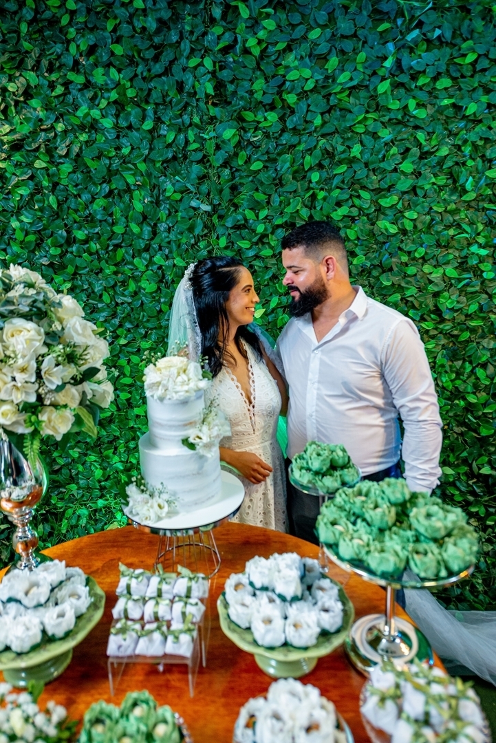 #Casamento #CasamentoDosSonhos #Noiva #Noivo #Amor #Felicidade #Cerimônia #Celebração #CasamentoPerfeito #VestidoDeNoiva #TernoDoNoivo #Aliança #AmorEterno #Casal #Família #UniãodeAlmas #MomentoMágico #JuntosParaSempre #FestaDeCasamento #CasamentoRomântic