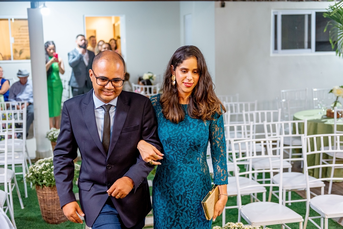 #Casamento #CasamentoDosSonhos #Noiva #Noivo #Amor #Felicidade #Cerimônia #Celebração #CasamentoPerfeito #VestidoDeNoiva #TernoDoNoivo #Aliança #AmorEterno #Casal #Família #UniãodeAlmas #MomentoMágico #JuntosParaSempre #FestaDeCasamento #CasamentoRomântic