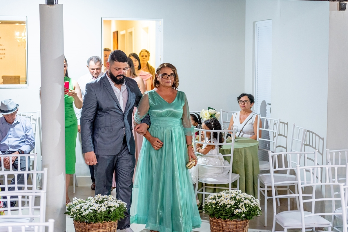#Casamento #CasamentoDosSonhos #Noiva #Noivo #Amor #Felicidade #Cerimônia #Celebração #CasamentoPerfeito #VestidoDeNoiva #TernoDoNoivo #Aliança #AmorEterno #Casal #Família #UniãodeAlmas #MomentoMágico #JuntosParaSempre #FestaDeCasamento #CasamentoRomântic