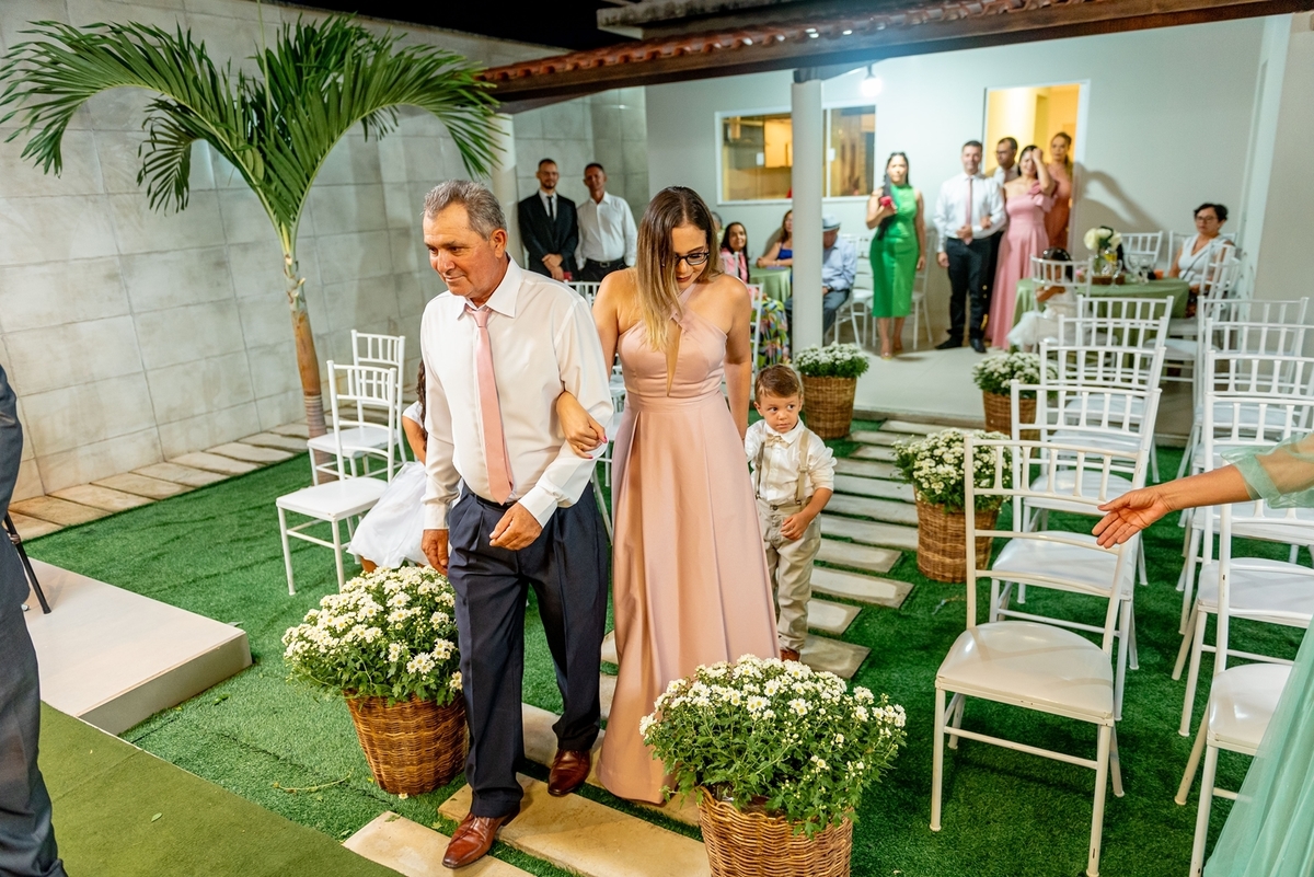 #Casamento #CasamentoDosSonhos #Noiva #Noivo #Amor #Felicidade #Cerimônia #Celebração #CasamentoPerfeito #VestidoDeNoiva #TernoDoNoivo #Aliança #AmorEterno #Casal #Família #UniãodeAlmas #MomentoMágico #JuntosParaSempre #FestaDeCasamento #CasamentoRomântic