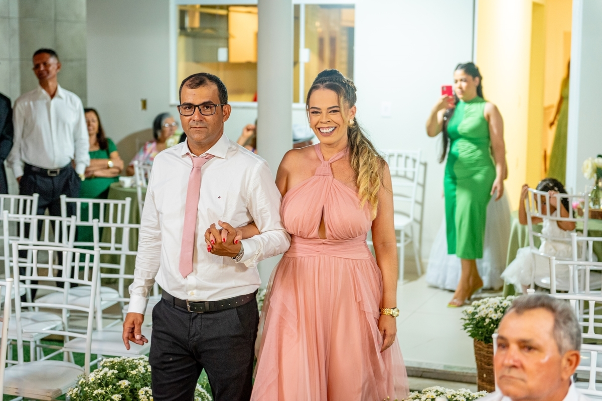 #Casamento #CasamentoDosSonhos #Noiva #Noivo #Amor #Felicidade #Cerimônia #Celebração #CasamentoPerfeito #VestidoDeNoiva #TernoDoNoivo #Aliança #AmorEterno #Casal #Família #UniãodeAlmas #MomentoMágico #JuntosParaSempre #FestaDeCasamento #CasamentoRomântic