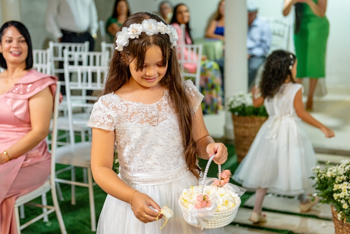 #Casamento #CasamentoDosSonhos #Noiva #Noivo #Amor #Felicidade #Cerimônia #Celebração #CasamentoPerfeito #VestidoDeNoiva #TernoDoNoivo #Aliança #AmorEterno #Casal #Família #UniãodeAlmas #MomentoMágico #JuntosParaSempre #FestaDeCasamento #CasamentoRomântic