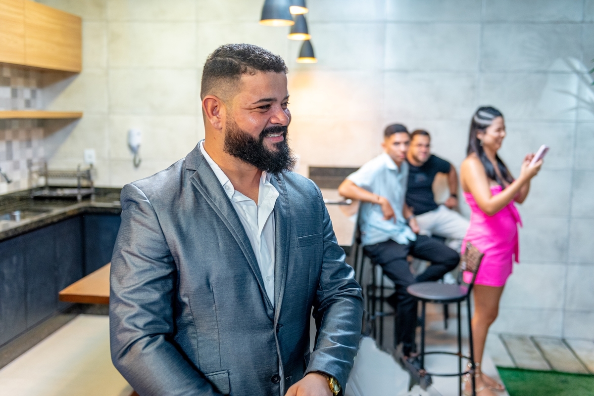 #Casamento #CasamentoDosSonhos #Noiva #Noivo #Amor #Felicidade #Cerimônia #Celebração #CasamentoPerfeito #VestidoDeNoiva #TernoDoNoivo #Aliança #AmorEterno #Casal #Família #UniãodeAlmas #MomentoMágico #JuntosParaSempre #FestaDeCasamento #CasamentoRomântic