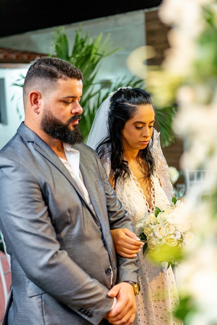 #Casamento #CasamentoDosSonhos #Noiva #Noivo #Amor #Felicidade #Cerimônia #Celebração #CasamentoPerfeito #VestidoDeNoiva #TernoDoNoivo #Aliança #AmorEterno #Casal #Família #UniãodeAlmas #MomentoMágico #JuntosParaSempre #FestaDeCasamento #CasamentoRomântic