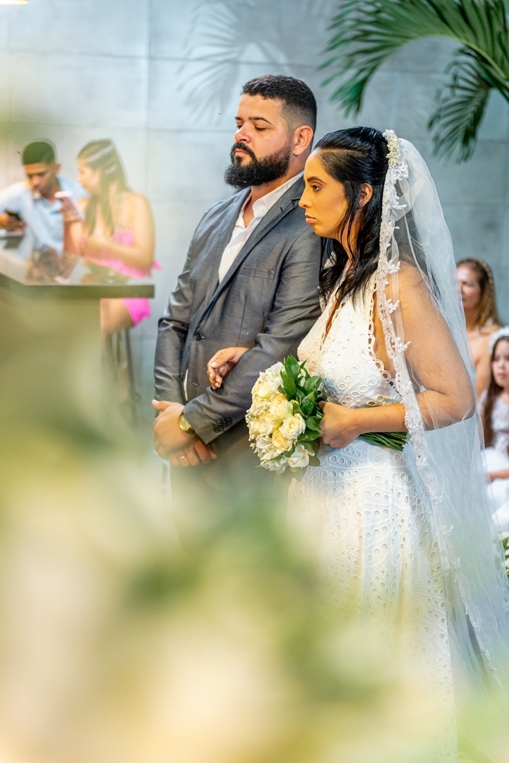 #Casamento #CasamentoDosSonhos #Noiva #Noivo #Amor #Felicidade #Cerimônia #Celebração #CasamentoPerfeito #VestidoDeNoiva #TernoDoNoivo #Aliança #AmorEterno #Casal #Família #UniãodeAlmas #MomentoMágico #JuntosParaSempre #FestaDeCasamento #CasamentoRomântic