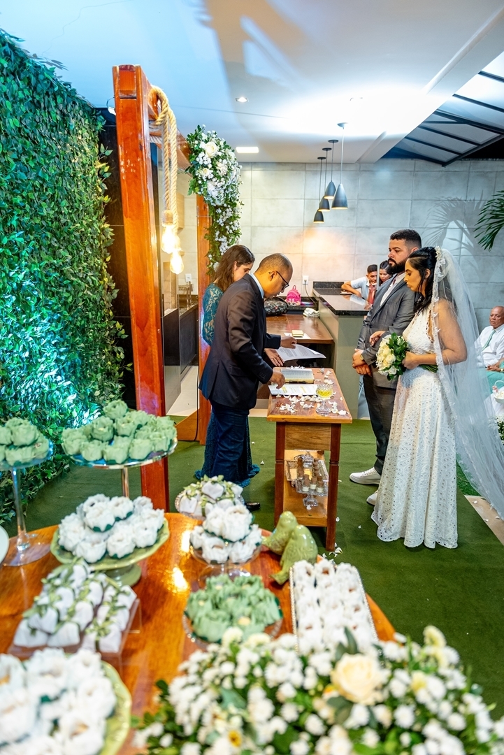 #Casamento #CasamentoDosSonhos #Noiva #Noivo #Amor #Felicidade #Cerimônia #Celebração #CasamentoPerfeito #VestidoDeNoiva #TernoDoNoivo #Aliança #AmorEterno #Casal #Família #UniãodeAlmas #MomentoMágico #JuntosParaSempre #FestaDeCasamento #CasamentoRomântic