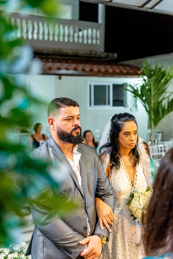 #Casamento #CasamentoDosSonhos #Noiva #Noivo #Amor #Felicidade #Cerimônia #Celebração #CasamentoPerfeito #VestidoDeNoiva #TernoDoNoivo #Aliança #AmorEterno #Casal #Família #UniãodeAlmas #MomentoMágico #JuntosParaSempre #FestaDeCasamento #CasamentoRomântic