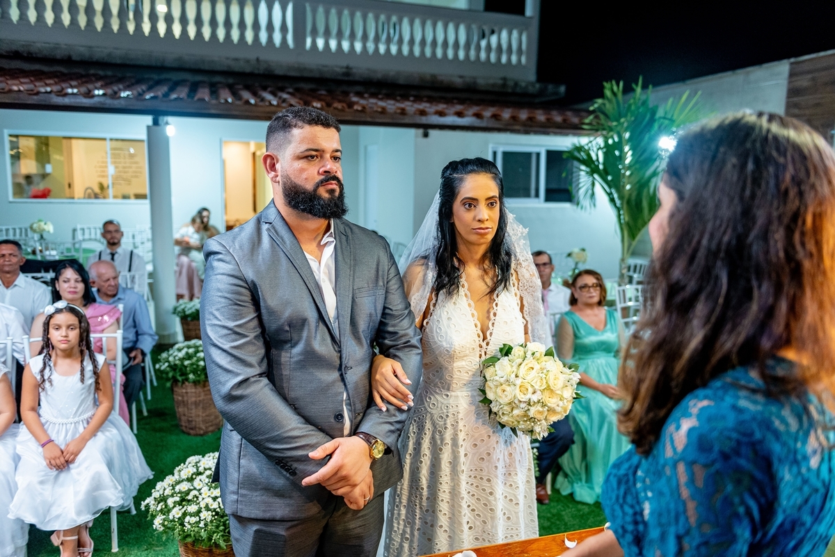 #Casamento #CasamentoDosSonhos #Noiva #Noivo #Amor #Felicidade #Cerimônia #Celebração #CasamentoPerfeito #VestidoDeNoiva #TernoDoNoivo #Aliança #AmorEterno #Casal #Família #UniãodeAlmas #MomentoMágico #JuntosParaSempre #FestaDeCasamento #CasamentoRomântic