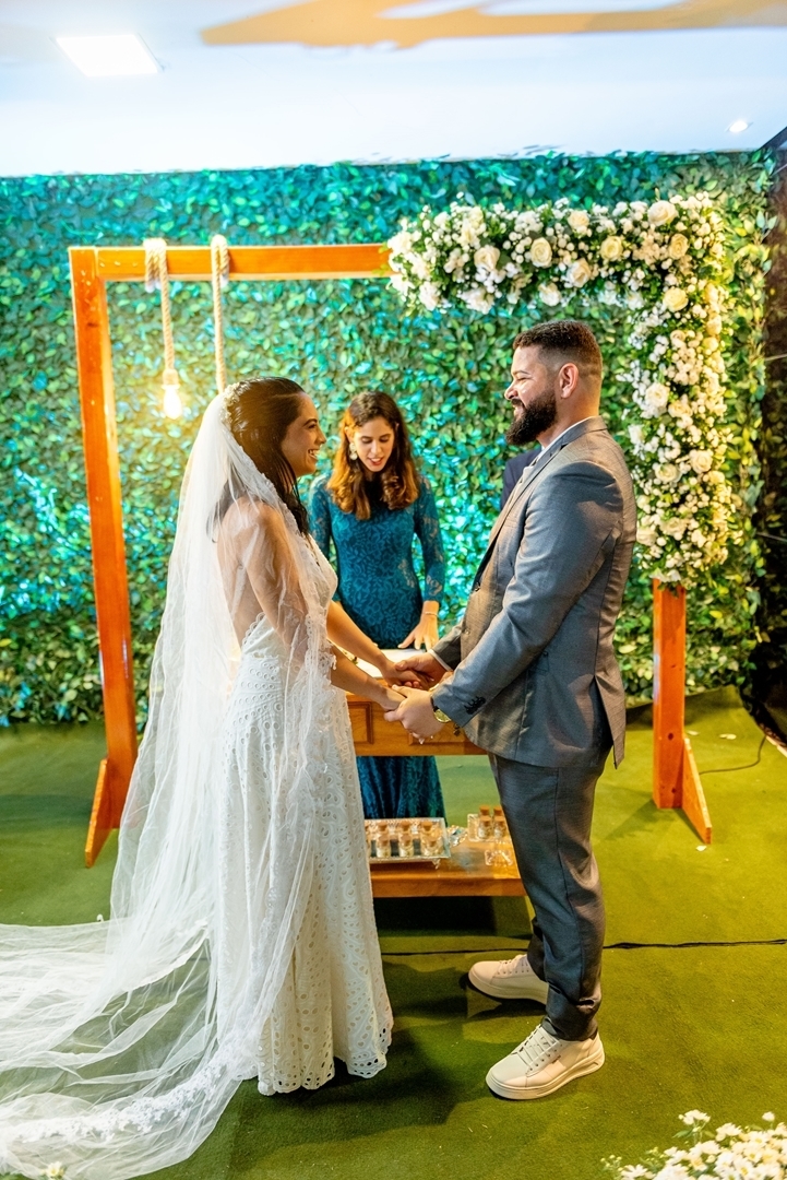 #Casamento #CasamentoDosSonhos #Noiva #Noivo #Amor #Felicidade #Cerimônia #Celebração #CasamentoPerfeito #VestidoDeNoiva #TernoDoNoivo #Aliança #AmorEterno #Casal #Família #UniãodeAlmas #MomentoMágico #JuntosParaSempre #FestaDeCasamento #CasamentoRomântic