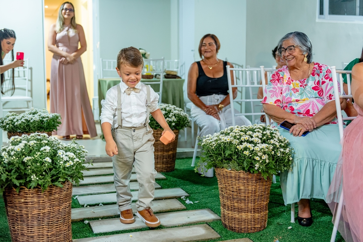 #Casamento #CasamentoDosSonhos #Noiva #Noivo #Amor #Felicidade #Cerimônia #Celebração #CasamentoPerfeito #VestidoDeNoiva #TernoDoNoivo #Aliança #AmorEterno #Casal #Família #UniãodeAlmas #MomentoMágico #JuntosParaSempre #FestaDeCasamento #CasamentoRomântic