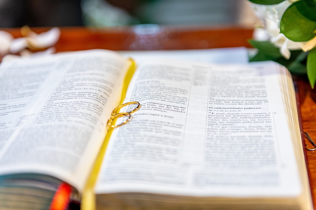 #Casamento #CasamentoDosSonhos #Noiva #Noivo #Amor #Felicidade #Cerimônia #Celebração #CasamentoPerfeito #VestidoDeNoiva #TernoDoNoivo #Aliança #AmorEterno #Casal #Família #UniãodeAlmas #MomentoMágico #JuntosParaSempre #FestaDeCasamento #CasamentoRomântic