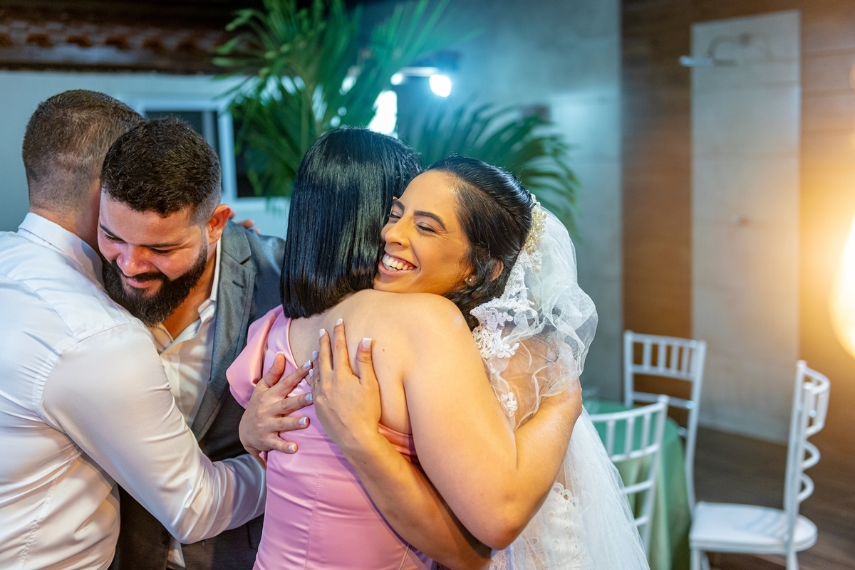 #Casamento #CasamentoDosSonhos #Noiva #Noivo #Amor #Felicidade #Cerimônia #Celebração #CasamentoPerfeito #VestidoDeNoiva #TernoDoNoivo #Aliança #AmorEterno #Casal #Família #UniãodeAlmas #MomentoMágico #JuntosParaSempre #FestaDeCasamento #CasamentoRomântic