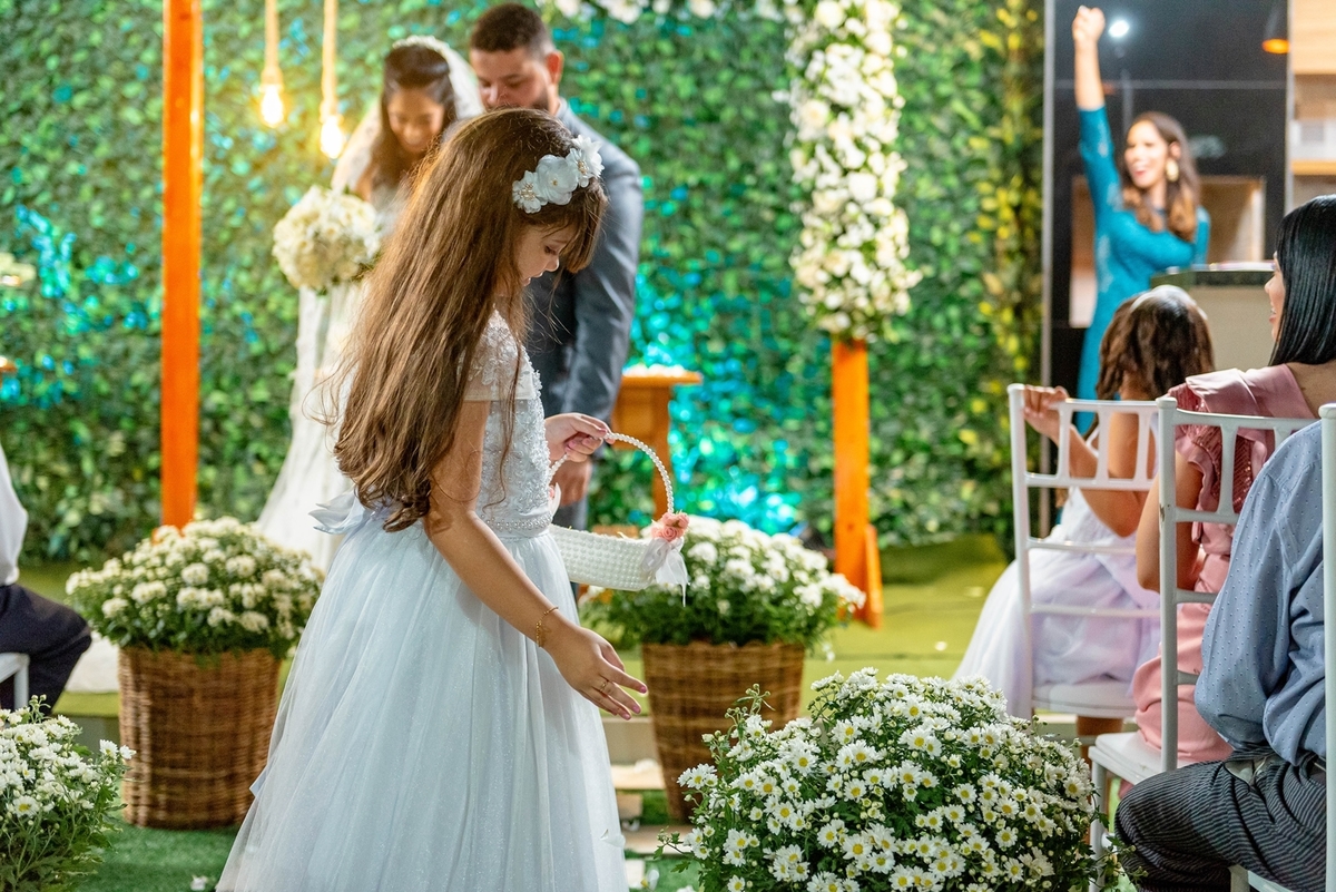 #Casamento #CasamentoDosSonhos #Noiva #Noivo #Amor #Felicidade #Cerimônia #Celebração #CasamentoPerfeito #VestidoDeNoiva #TernoDoNoivo #Aliança #AmorEterno #Casal #Família #UniãodeAlmas #MomentoMágico #JuntosParaSempre #FestaDeCasamento #CasamentoRomântic