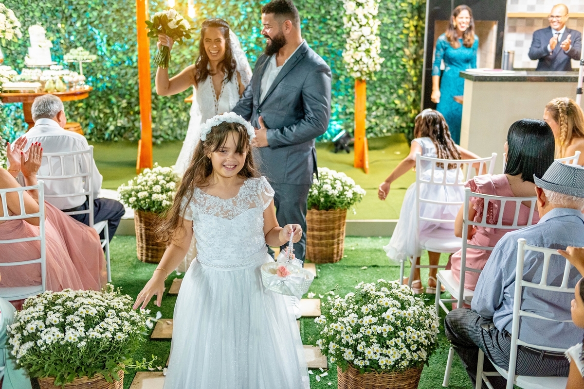 #Casamento #CasamentoDosSonhos #Noiva #Noivo #Amor #Felicidade #Cerimônia #Celebração #CasamentoPerfeito #VestidoDeNoiva #TernoDoNoivo #Aliança #AmorEterno #Casal #Família #UniãodeAlmas #MomentoMágico #JuntosParaSempre #FestaDeCasamento #CasamentoRomântic