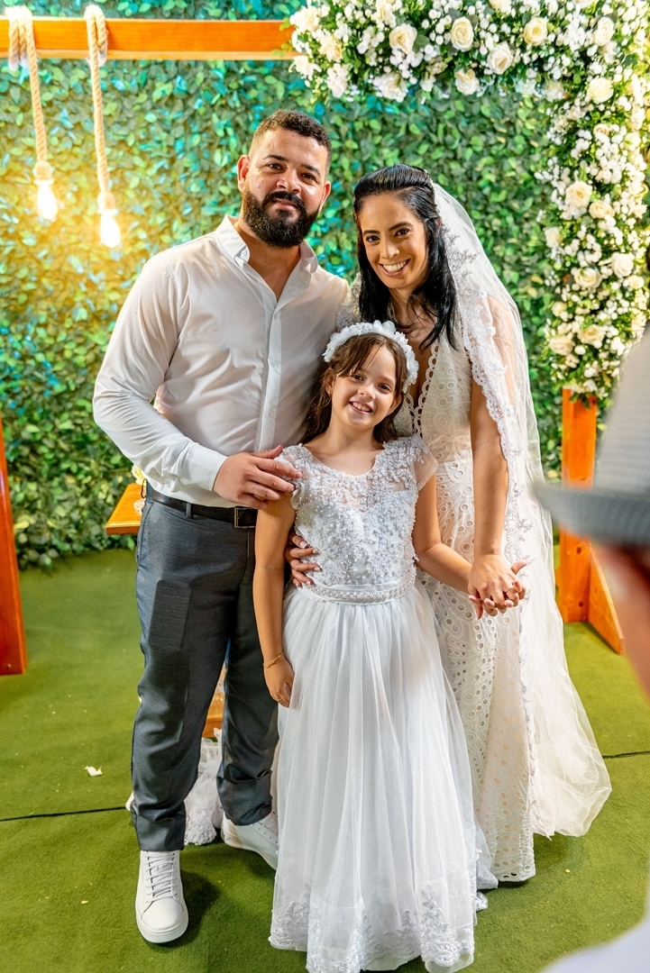 #Casamento #CasamentoDosSonhos #Noiva #Noivo #Amor #Felicidade #Cerimônia #Celebração #CasamentoPerfeito #VestidoDeNoiva #TernoDoNoivo #Aliança #AmorEterno #Casal #Família #UniãodeAlmas #MomentoMágico #JuntosParaSempre #FestaDeCasamento #CasamentoRomântic