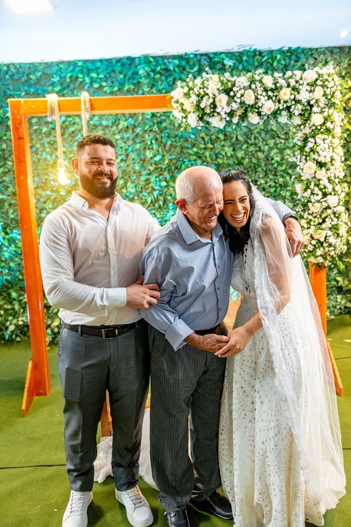 #Casamento #CasamentoDosSonhos #Noiva #Noivo #Amor #Felicidade #Cerimônia #Celebração #CasamentoPerfeito #VestidoDeNoiva #TernoDoNoivo #Aliança #AmorEterno #Casal #Família #UniãodeAlmas #MomentoMágico #JuntosParaSempre #FestaDeCasamento #CasamentoRomântic