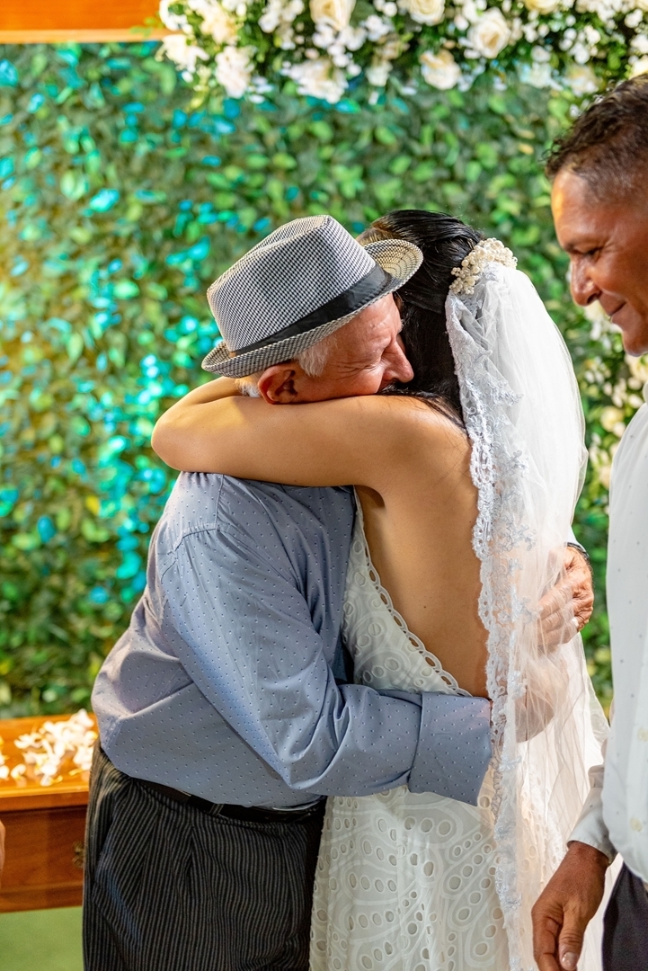 #Casamento #CasamentoDosSonhos #Noiva #Noivo #Amor #Felicidade #Cerimônia #Celebração #CasamentoPerfeito #VestidoDeNoiva #TernoDoNoivo #Aliança #AmorEterno #Casal #Família #UniãodeAlmas #MomentoMágico #JuntosParaSempre #FestaDeCasamento #CasamentoRomântic