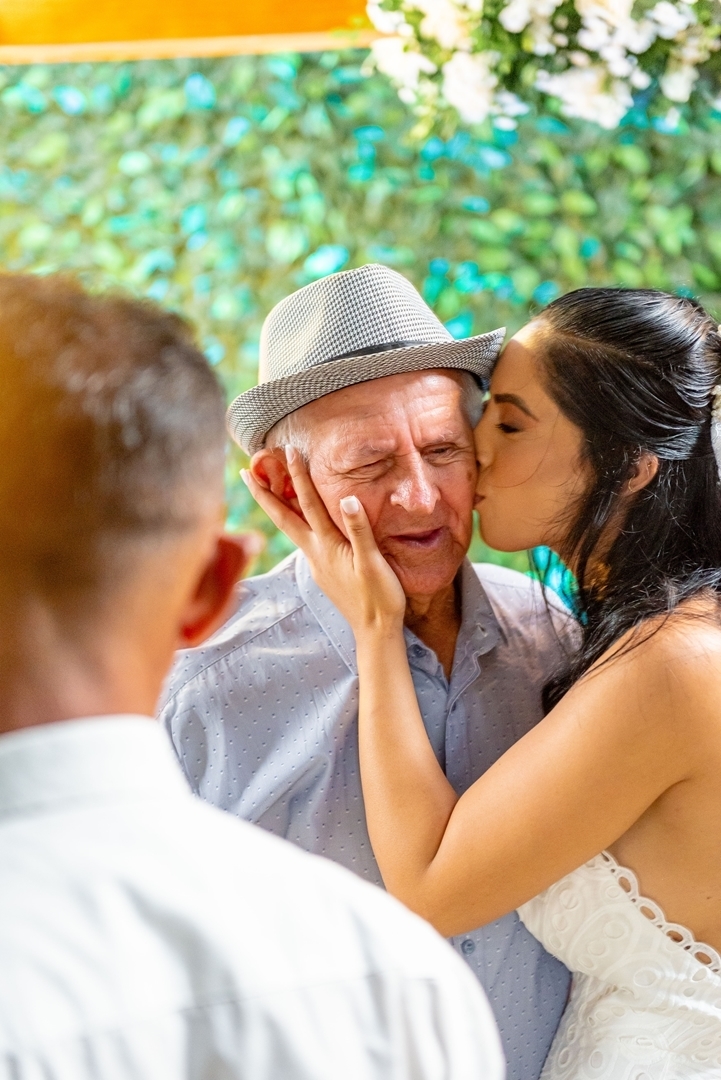 #Casamento #CasamentoDosSonhos #Noiva #Noivo #Amor #Felicidade #Cerimônia #Celebração #CasamentoPerfeito #VestidoDeNoiva #TernoDoNoivo #Aliança #AmorEterno #Casal #Família #UniãodeAlmas #MomentoMágico #JuntosParaSempre #FestaDeCasamento #CasamentoRomântic