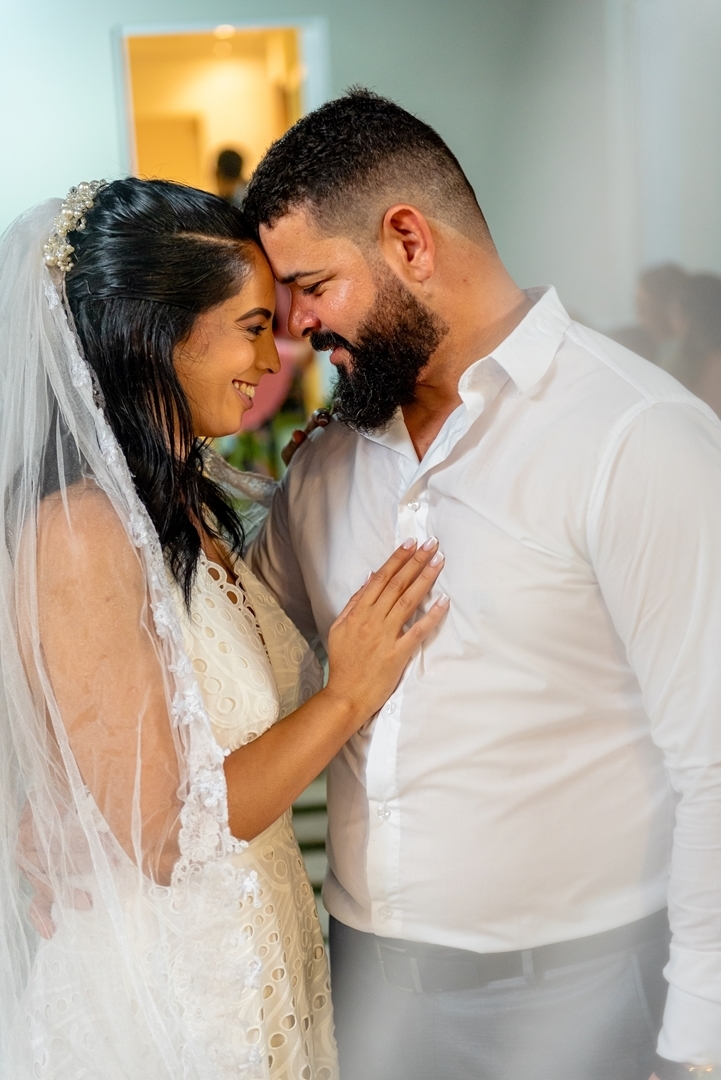 #Casamento #CasamentoDosSonhos #Noiva #Noivo #Amor #Felicidade #Cerimônia #Celebração #CasamentoPerfeito #VestidoDeNoiva #TernoDoNoivo #Aliança #AmorEterno #Casal #Família #UniãodeAlmas #MomentoMágico #JuntosParaSempre #FestaDeCasamento #CasamentoRomântic