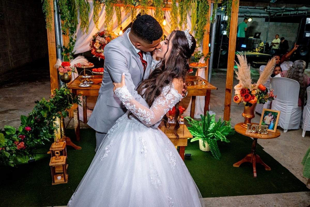 #CasamentoDosSonhos #PlanejamentoDeCasamento #DecoraçãoDeCasamento #VestidoDeNoiva #BuffetParaCasamento #CerimôniaDeCasamento #InspiraçãoParaCasamento #CasamentoElegante #DicasDeCasamento #OrganizaçãoDeCasamento #CasamentoPerfeito #Noiva2024 #CasamentoCom