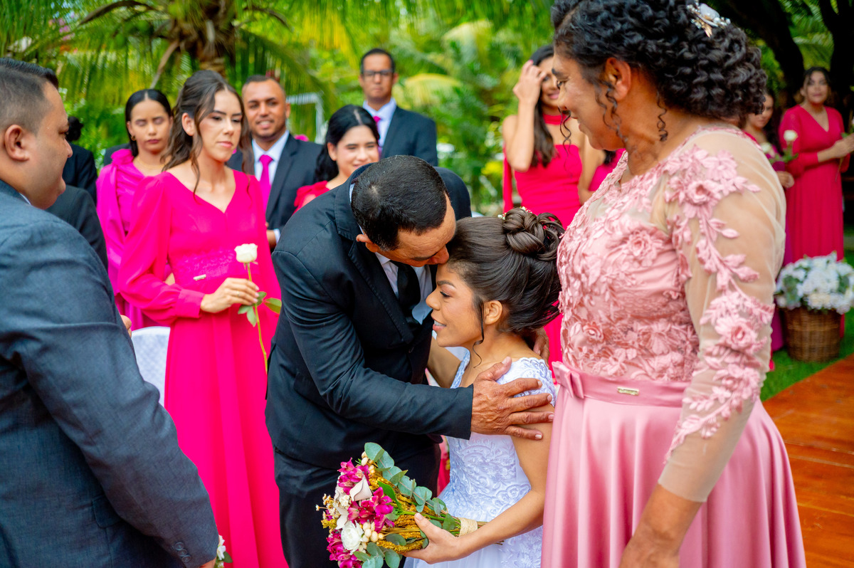 #fotografiadecasamento #casamentoaoarlivre #casamentorustico #noiva2025 #ensaionupcial #casamentonocampo #decoracaoboho #weddingphotography #weddingphotographerbrasil #fotografodecasamento #inspiracaodecasamento #makingofnoiva #sunsetwedding #casamentorea