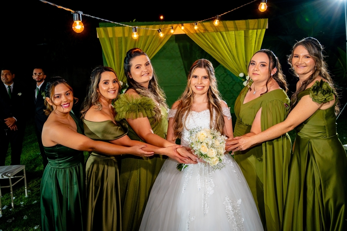 Fotografia de casamento ao ar livre em Monte Santo com Maria Izabel e Diego. Amor, emoção e momentos únicos registrados com estilo profissional. Fotógrafo de casamento, fotos da noiva, noivo e cerimônia. #JuniorFotografia