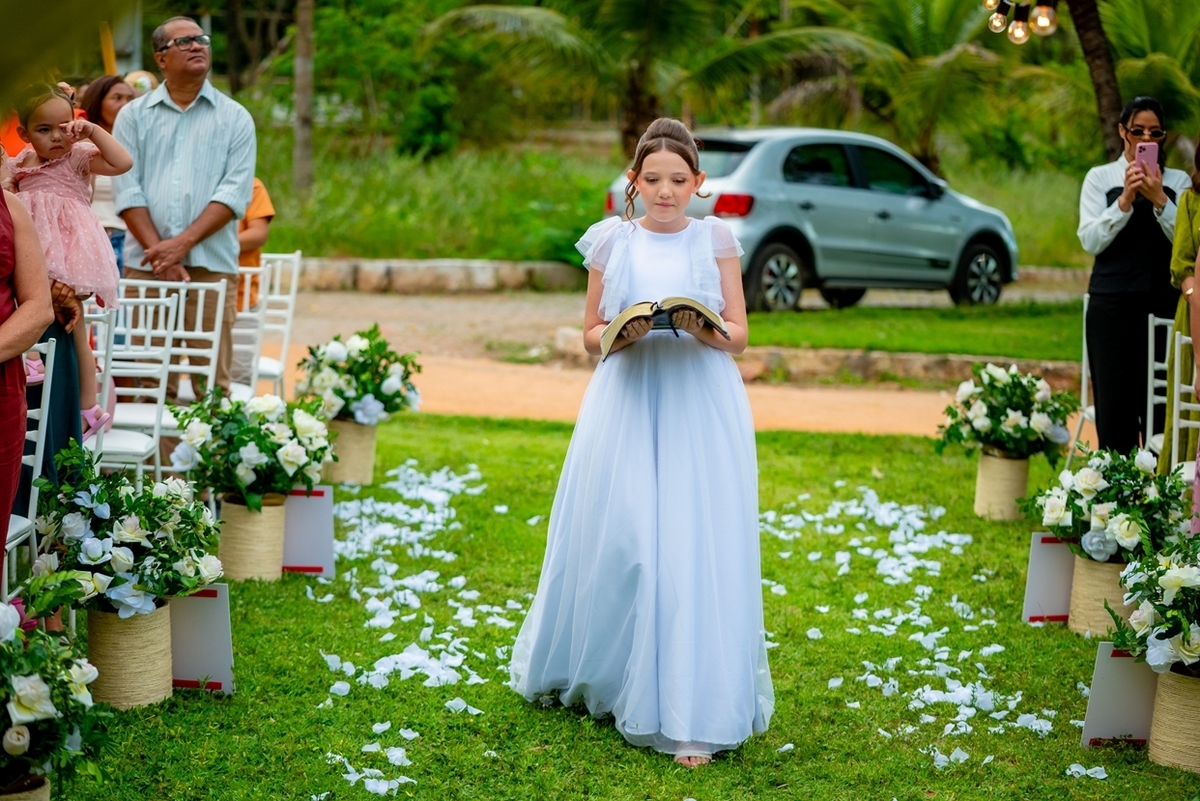 Fotografia de casamento ao ar livre em Monte Santo com Maria Izabel e Diego. Amor, emoção e momentos únicos registrados com estilo profissional. Fotógrafo de casamento, fotos da noiva, noivo e cerimônia. #JuniorFotografia