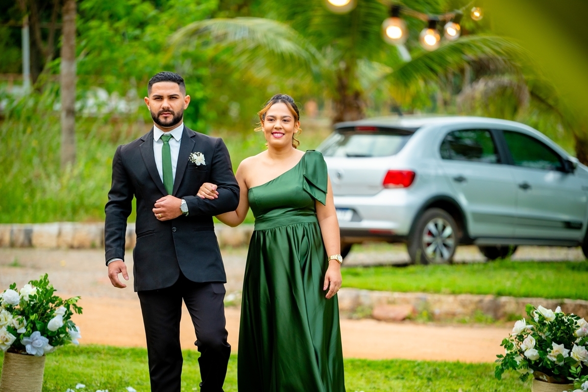 Fotografia de casamento ao ar livre em Monte Santo com Maria Izabel e Diego. Amor, emoção e momentos únicos registrados com estilo profissional. Fotógrafo de casamento, fotos da noiva, noivo e cerimônia. #JuniorFotografia