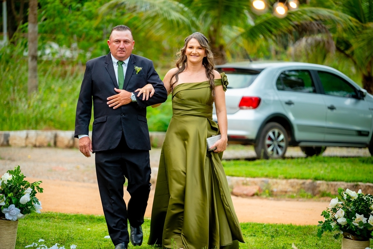 Fotografia de casamento ao ar livre em Monte Santo com Maria Izabel e Diego. Amor, emoção e momentos únicos registrados com estilo profissional. Fotógrafo de casamento, fotos da noiva, noivo e cerimônia. #JuniorFotografia