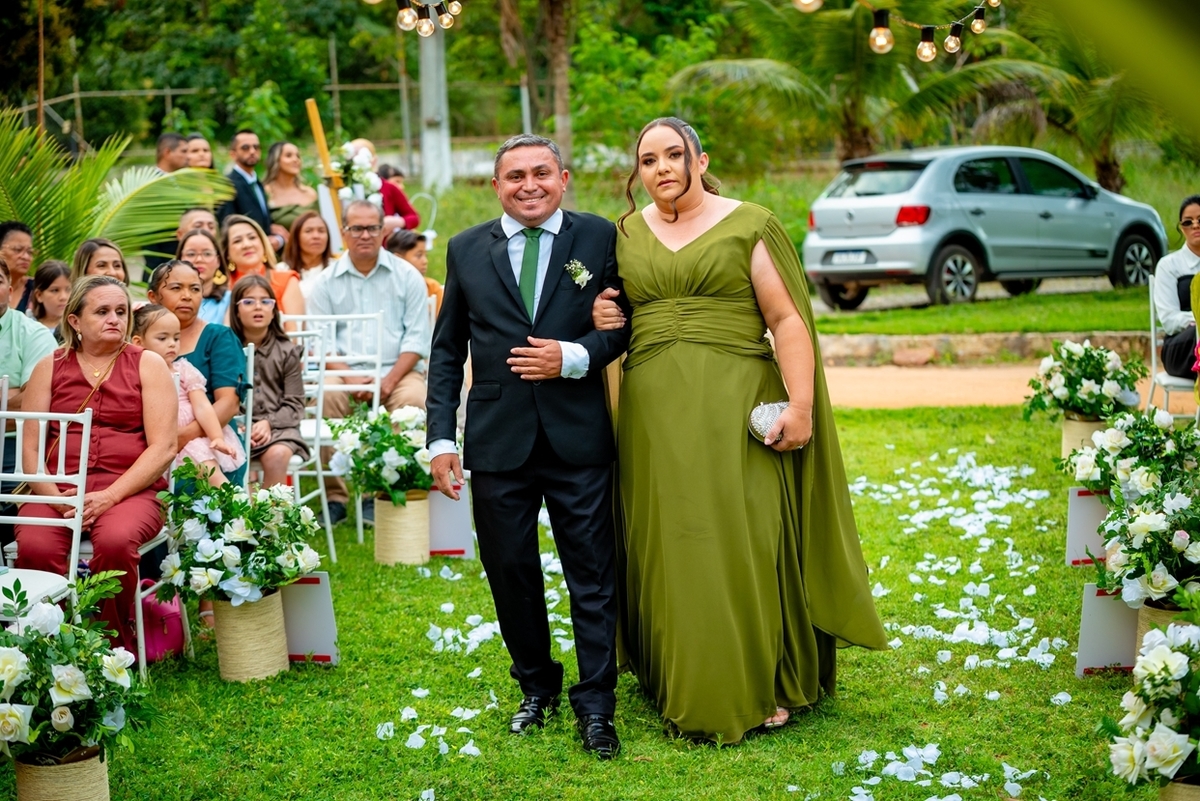 Fotografia de casamento ao ar livre em Monte Santo com Maria Izabel e Diego. Amor, emoção e momentos únicos registrados com estilo profissional. Fotógrafo de casamento, fotos da noiva, noivo e cerimônia. #JuniorFotografia