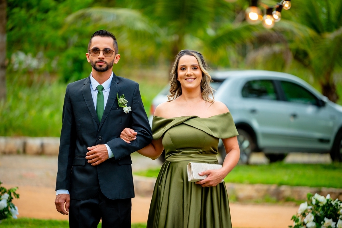Fotografia de casamento ao ar livre em Monte Santo com Maria Izabel e Diego. Amor, emoção e momentos únicos registrados com estilo profissional. Fotógrafo de casamento, fotos da noiva, noivo e cerimônia. #JuniorFotografia