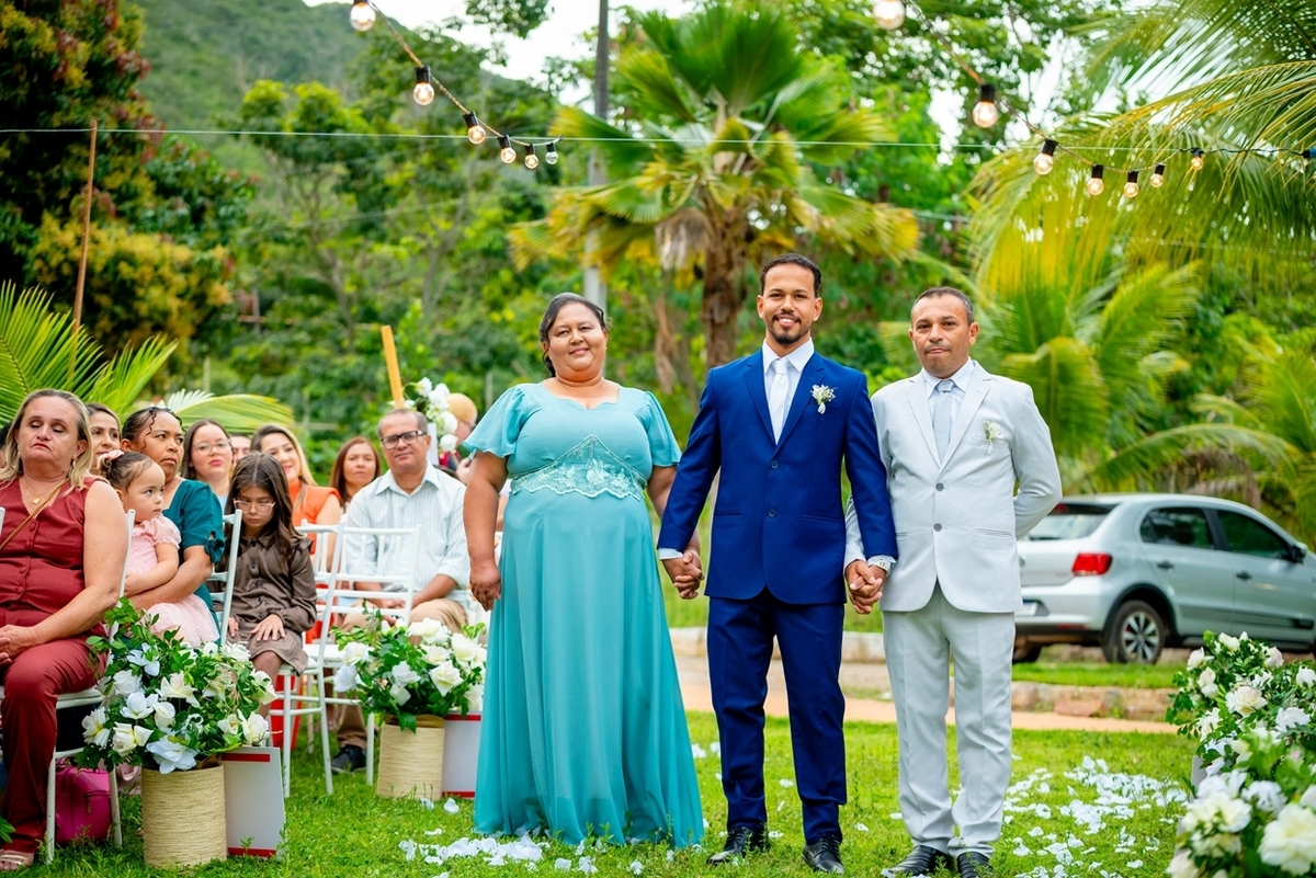 Fotografia de casamento ao ar livre em Monte Santo com Maria Izabel e Diego. Amor, emoção e momentos únicos registrados com estilo profissional. Fotógrafo de casamento, fotos da noiva, noivo e cerimônia. #JuniorFotografia