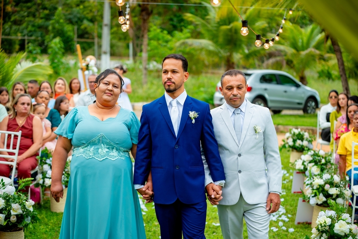 Fotografia de casamento ao ar livre em Monte Santo com Maria Izabel e Diego. Amor, emoção e momentos únicos registrados com estilo profissional. Fotógrafo de casamento, fotos da noiva, noivo e cerimônia. #JuniorFotografia