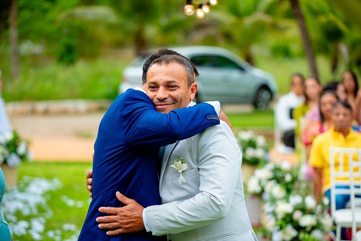 Fotografia de casamento ao ar livre em Monte Santo com Maria Izabel e Diego. Amor, emoção e momentos únicos registrados com estilo profissional. Fotógrafo de casamento, fotos da noiva, noivo e cerimônia. #JuniorFotografia