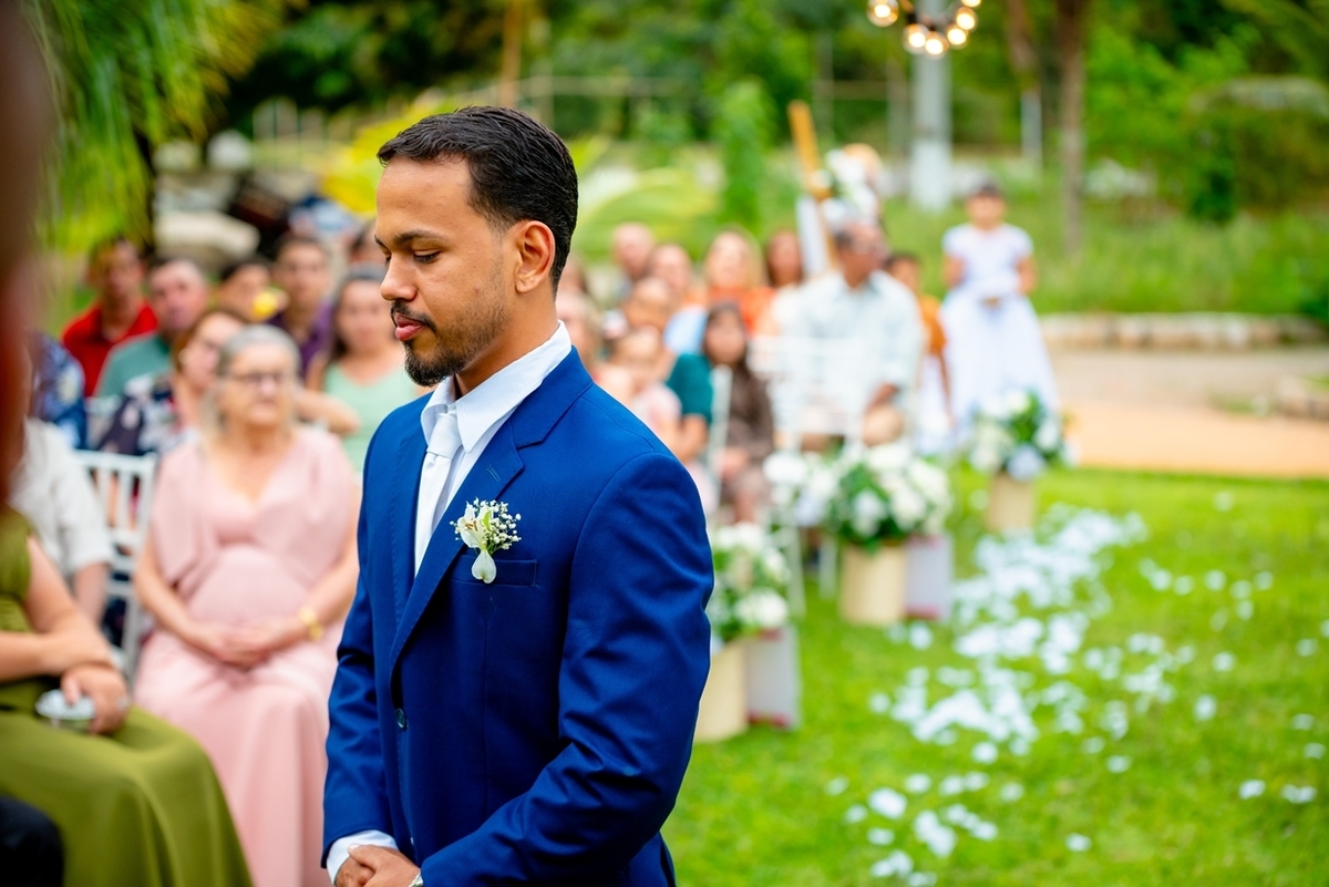 Fotografia de casamento ao ar livre em Monte Santo com Maria Izabel e Diego. Amor, emoção e momentos únicos registrados com estilo profissional. Fotógrafo de casamento, fotos da noiva, noivo e cerimônia. #JuniorFotografia